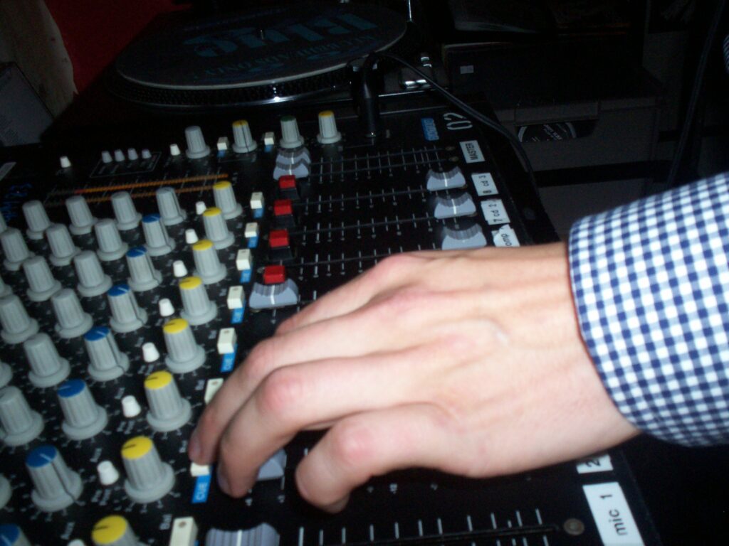 DJ